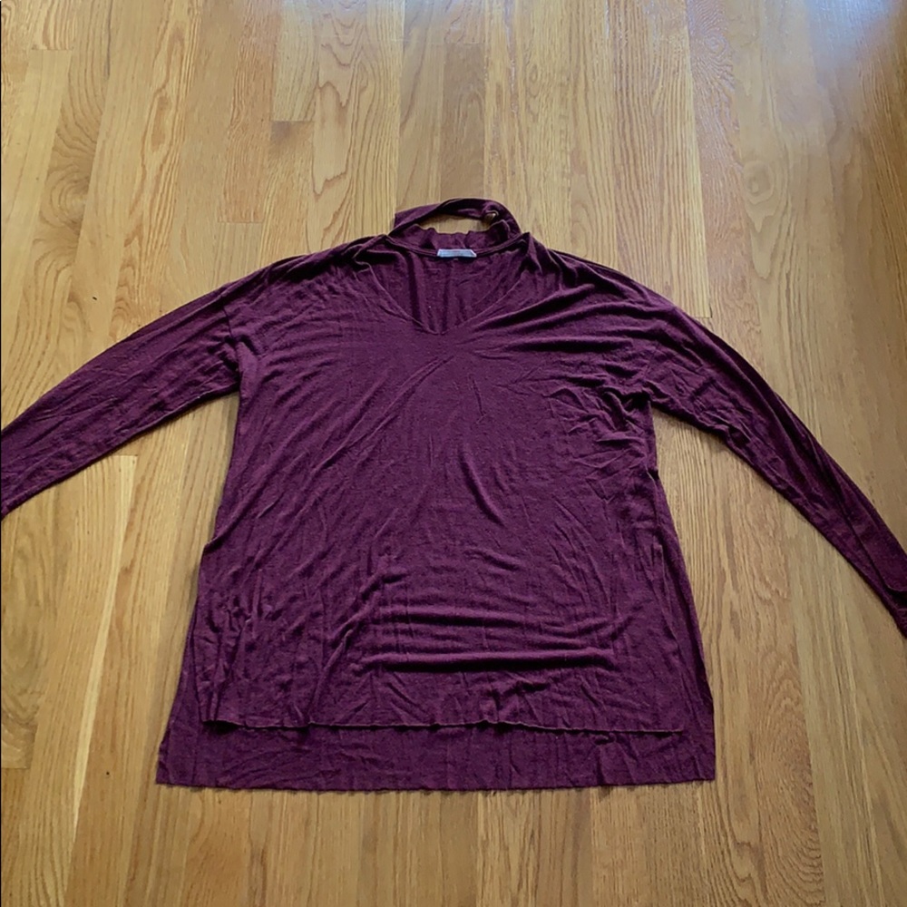 Choker long sleeved top